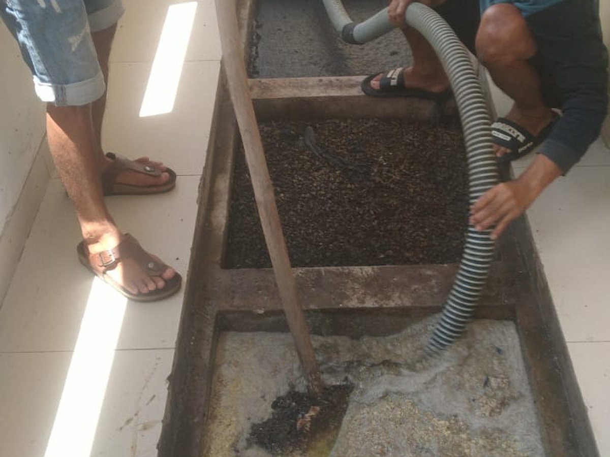 Penyedotan bak penampungan di dalam bangunan
